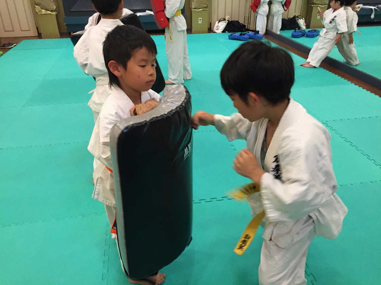 ���K���i